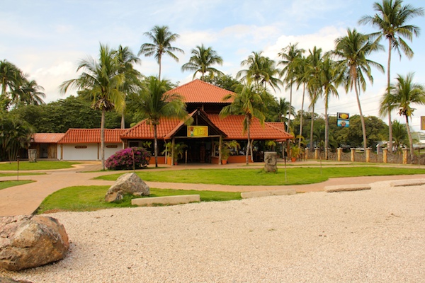 Beachfront Bar – Restaurant Playa Brasilito- Costa Rica | Catalina Cove ...